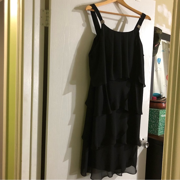 Party dress - Picture 1 of 4